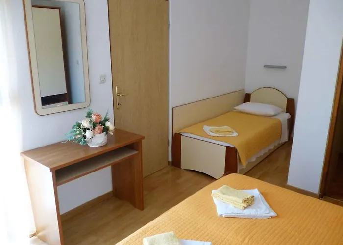 In Starigrad-paklenica 6845 * Стариград-Пакленица