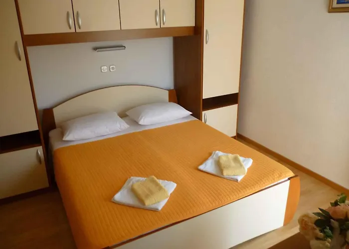 In Starigrad-paklenica 6845