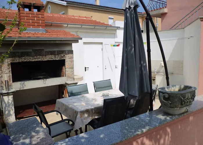 Апартаменты In Starigrad-paklenica 6845 *