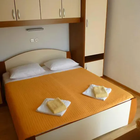 In Starigrad-paklenica 6845 Apartman *