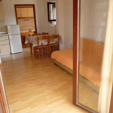 In Starigrad-paklenica 6845 Apartman