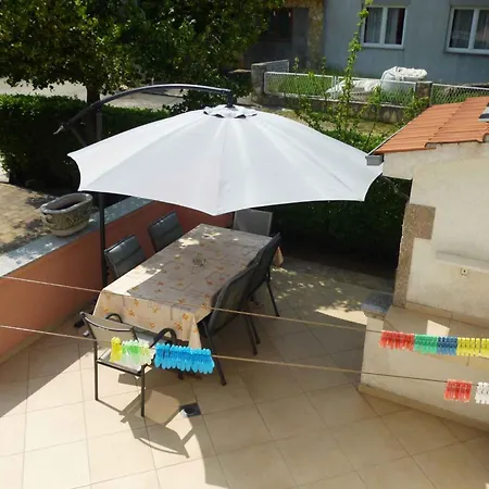 In Starigrad-paklenica 6845