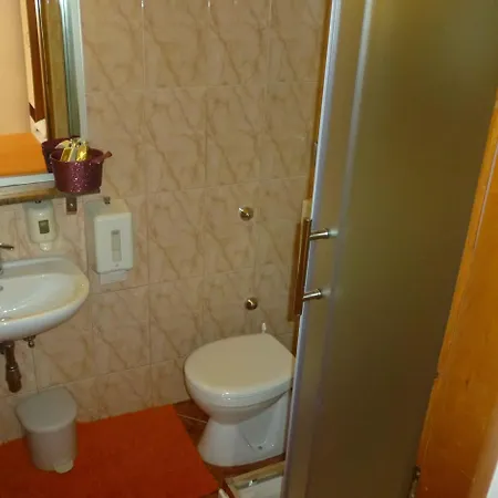 In Starigrad-paklenica 6845 Apartman