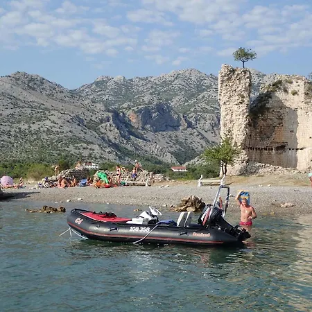 In Starigrad-paklenica 6845